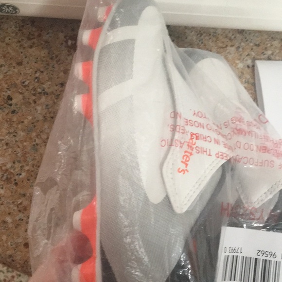 Carters Soccer Cleats Unisex 13 Kids - Picture 2 of 2